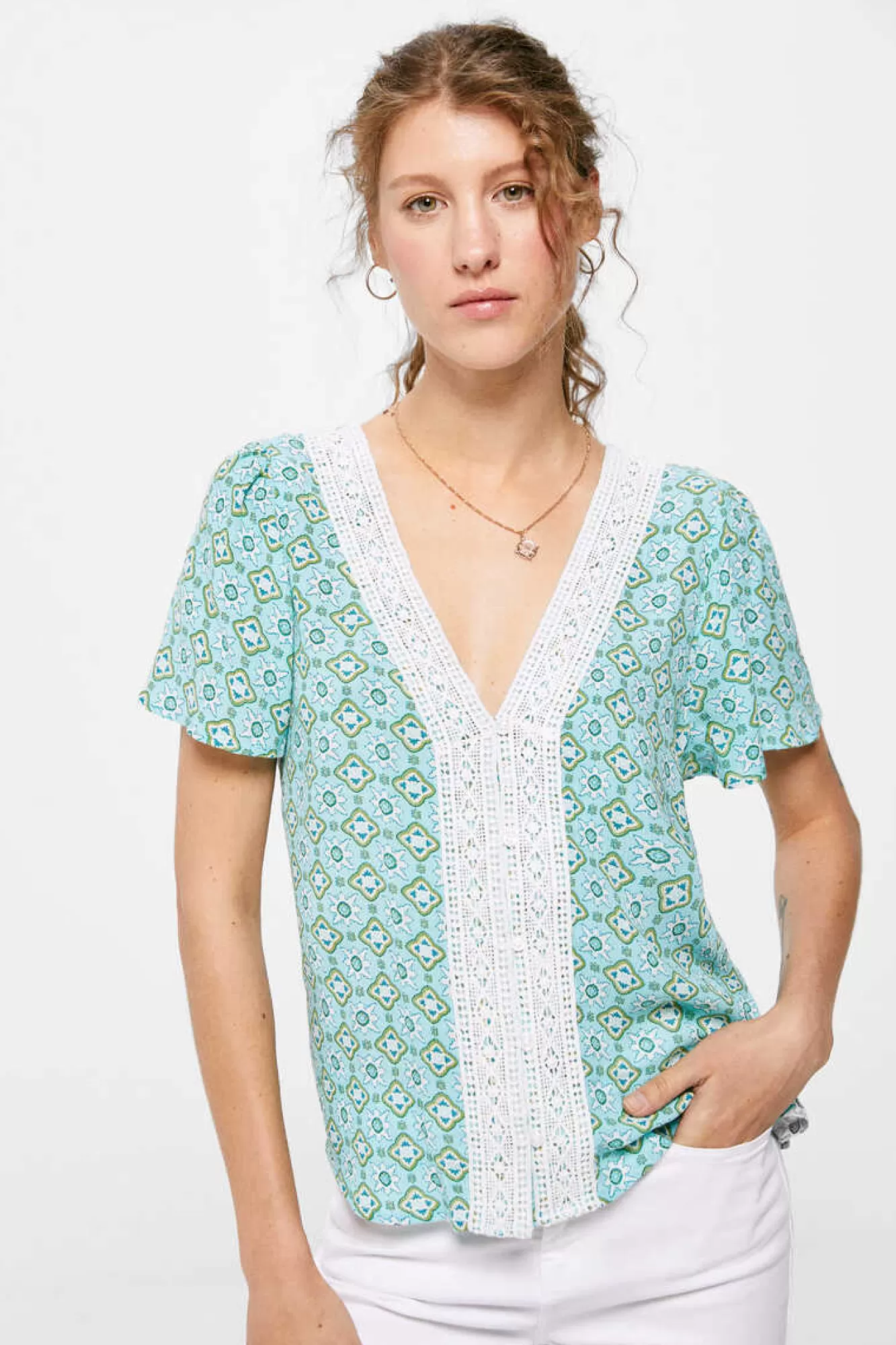 * Blusa Decote Crochet