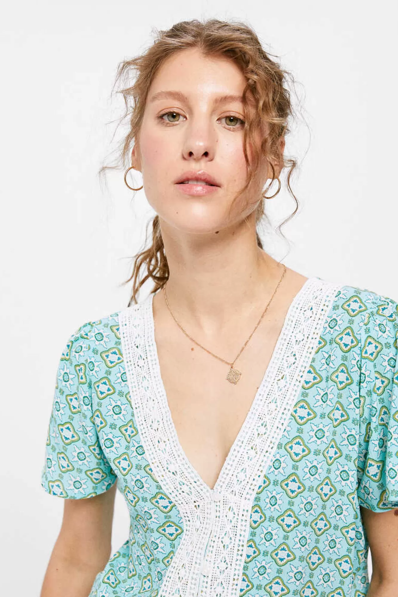 * Blusa Decote Crochet