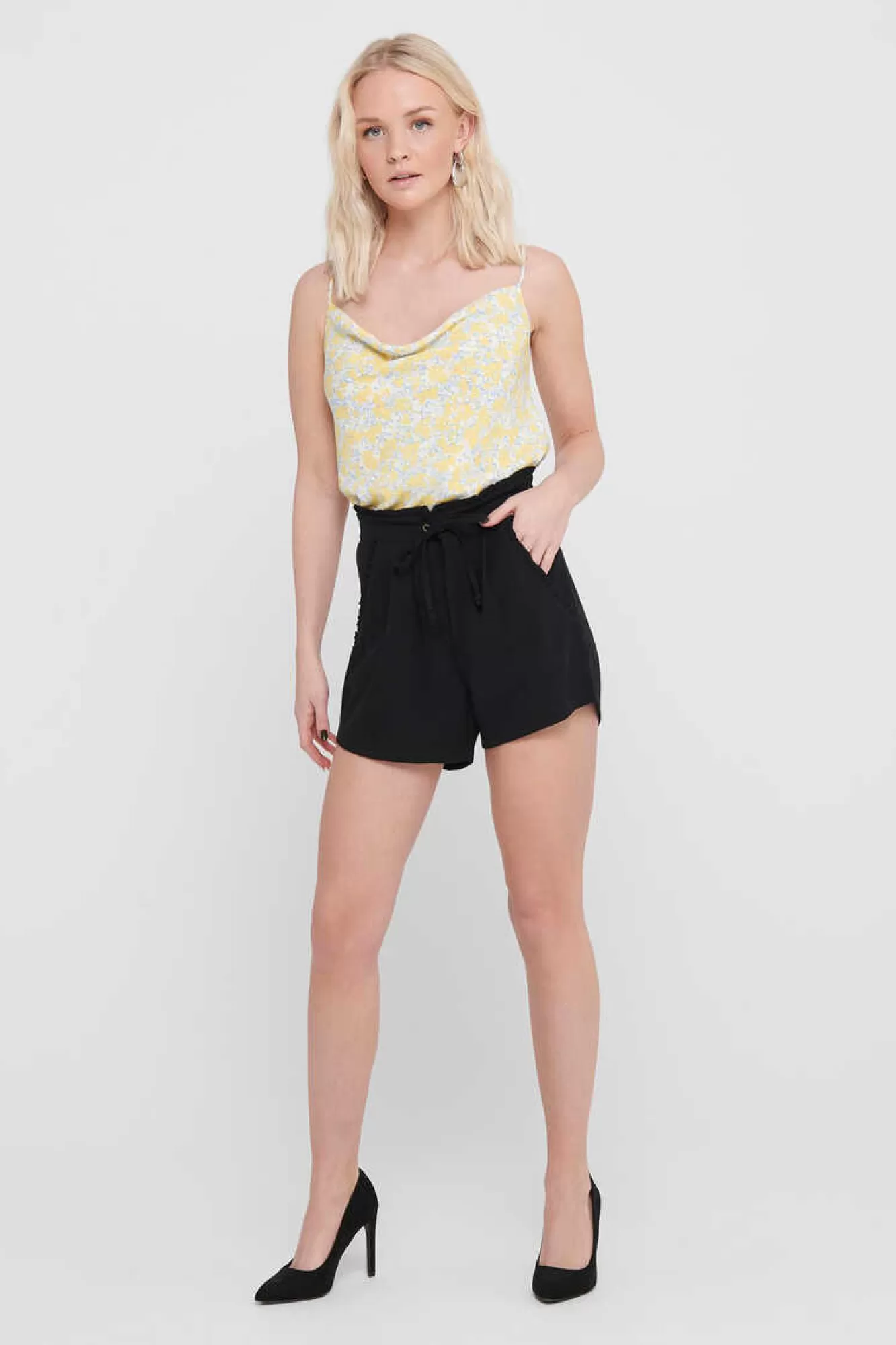 JDY Calcoes Com Detalhe De Folhos