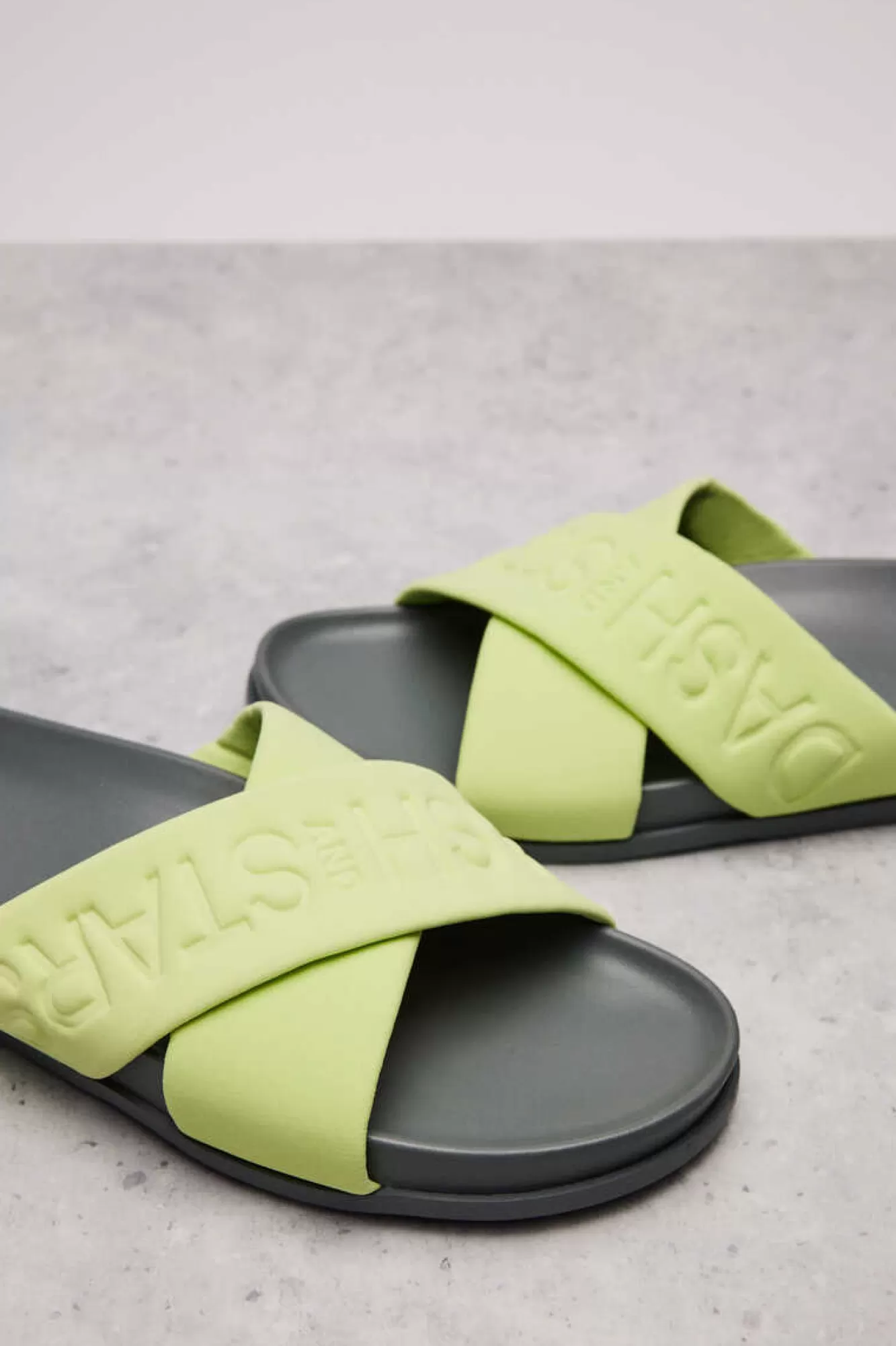 Dash and Stars Chinelas Tiras Cruzado Logo