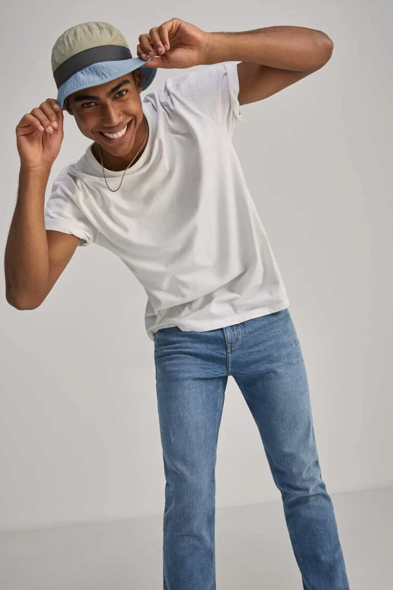 * Jeans Slim Lavagem Media