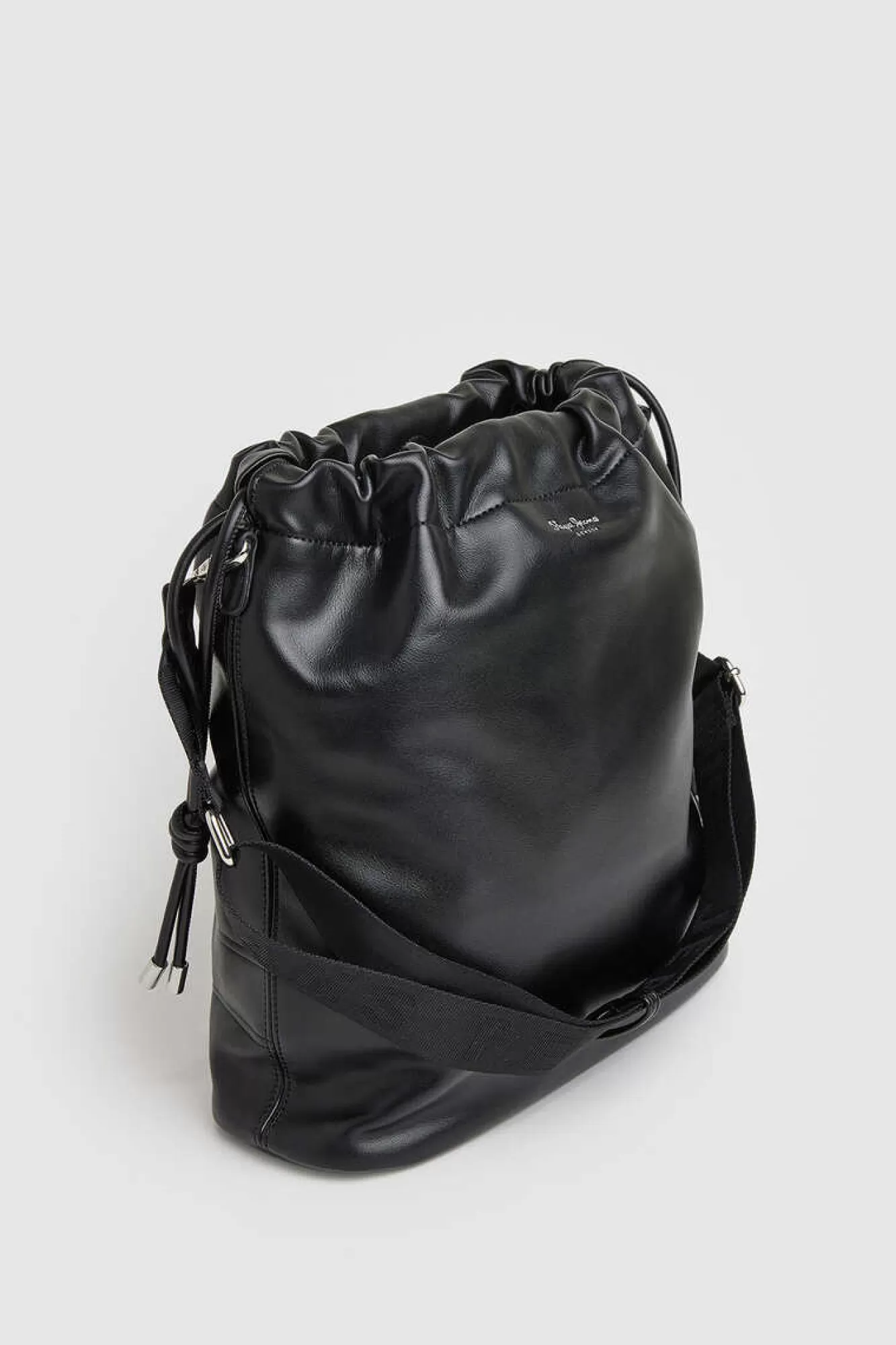 Pepe Jeans Mala Bucket Logo Em Relevo
