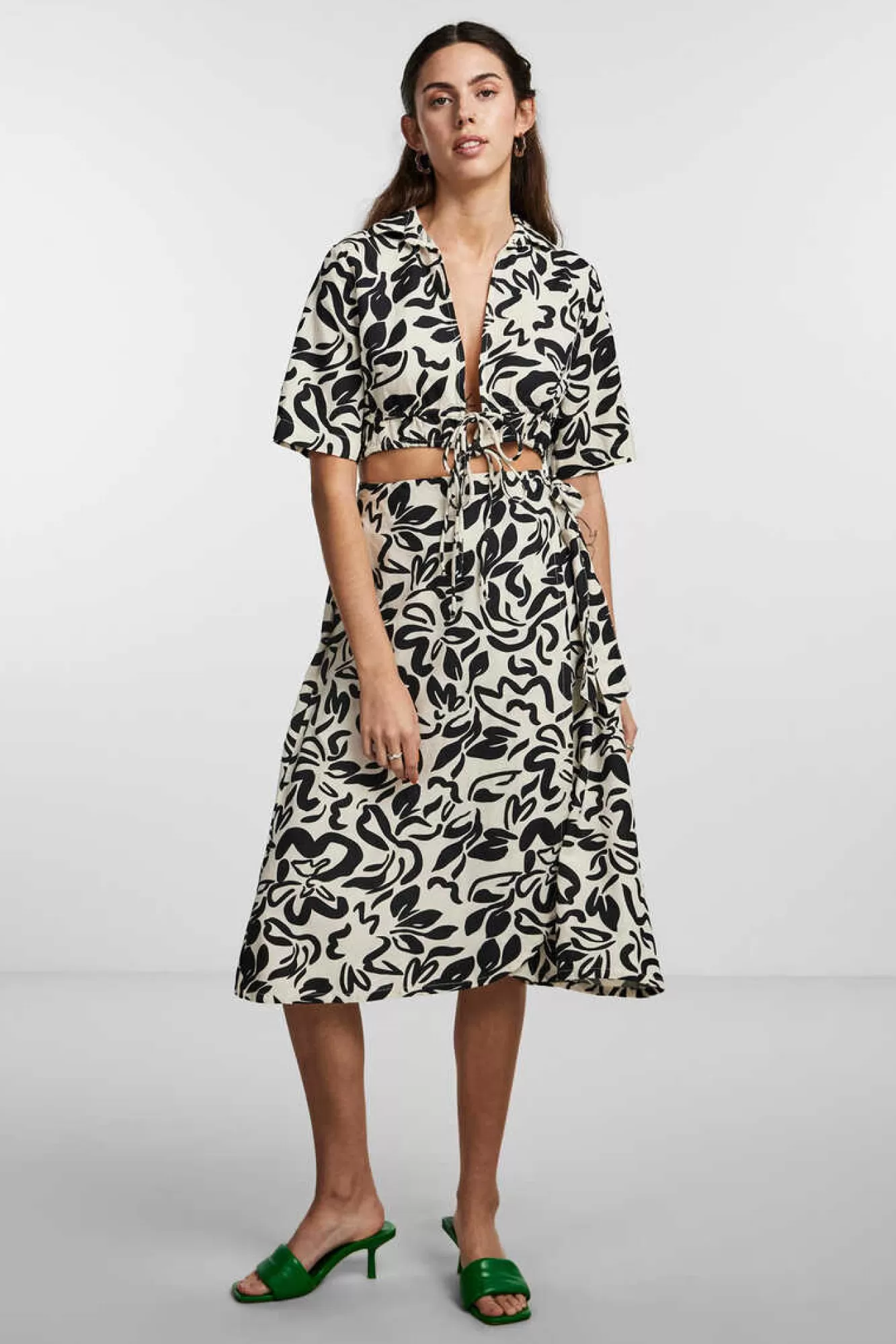 Pieces Saia Midi Com Estampado Floral.