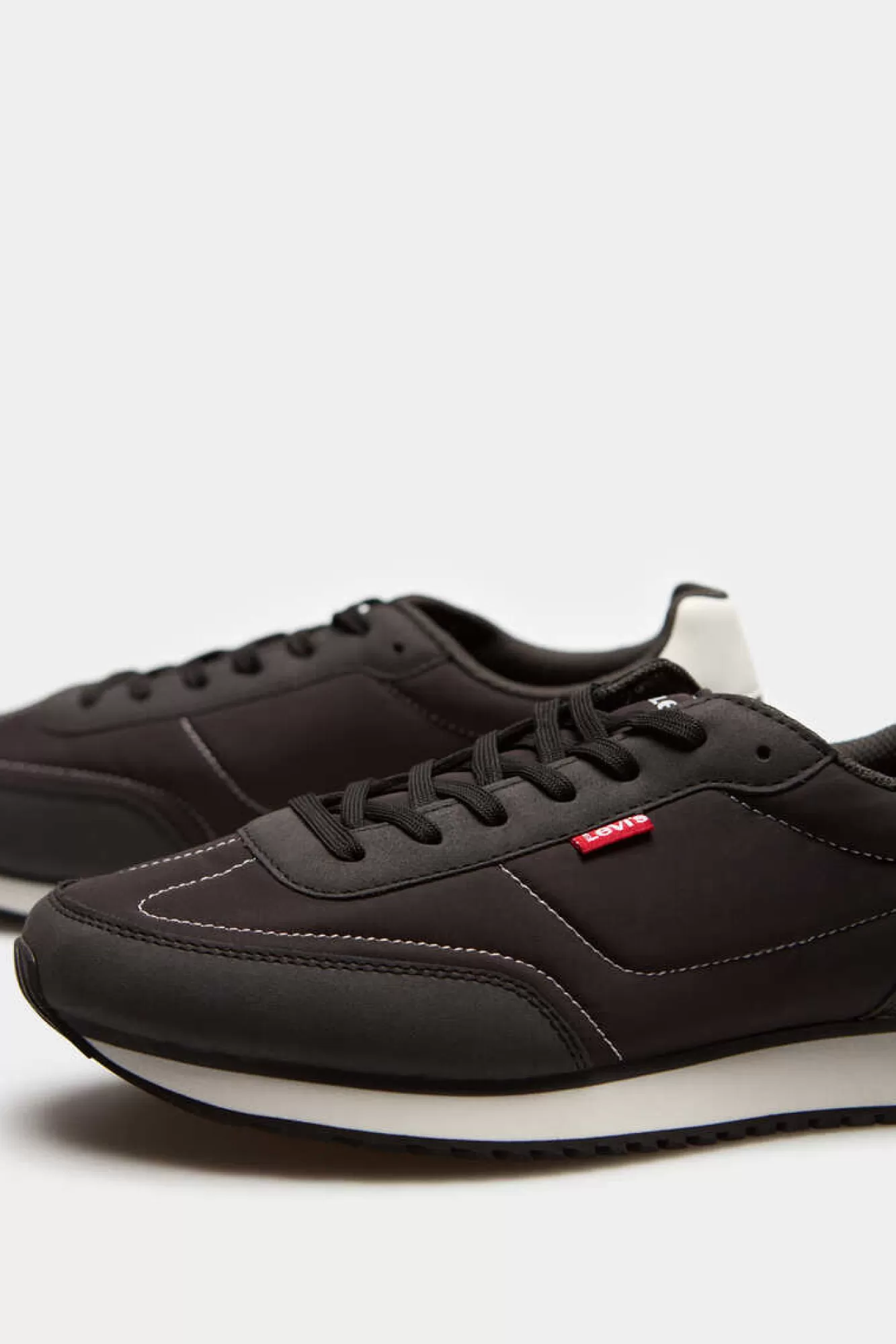 * Sneaker Stag Runner
