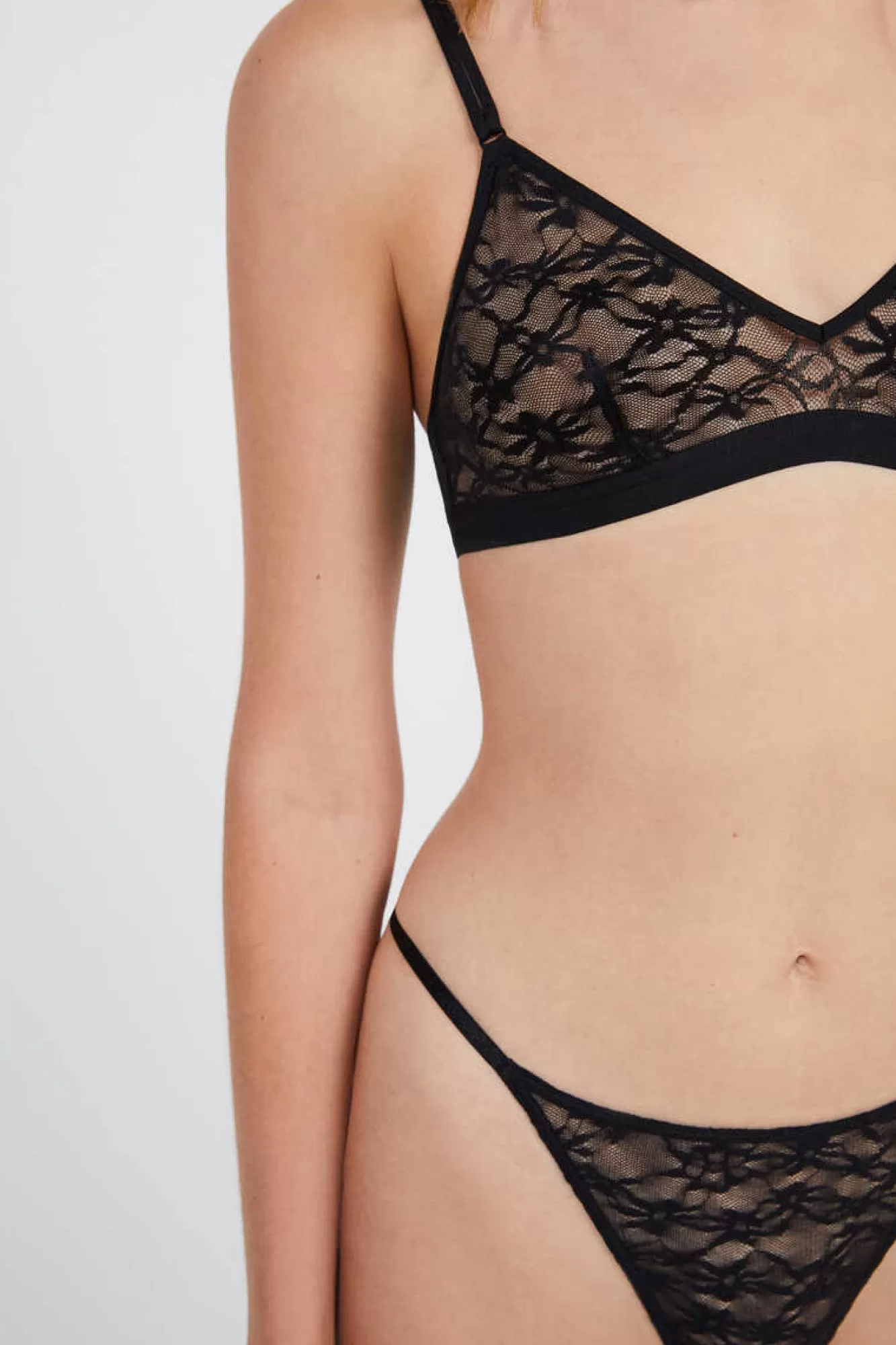 HI&BYE Soutien Top Triangular Renda