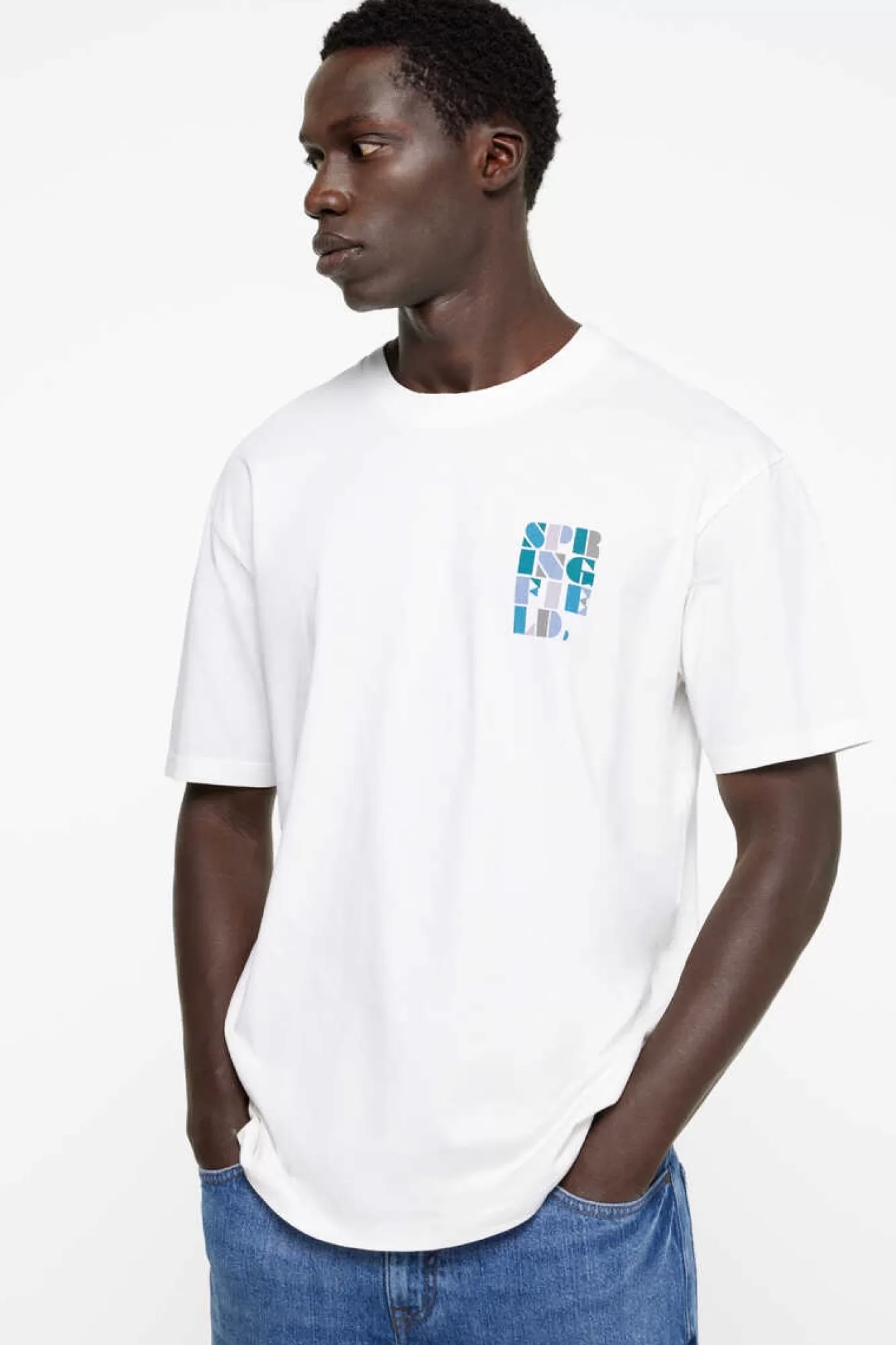 * T-Shirt