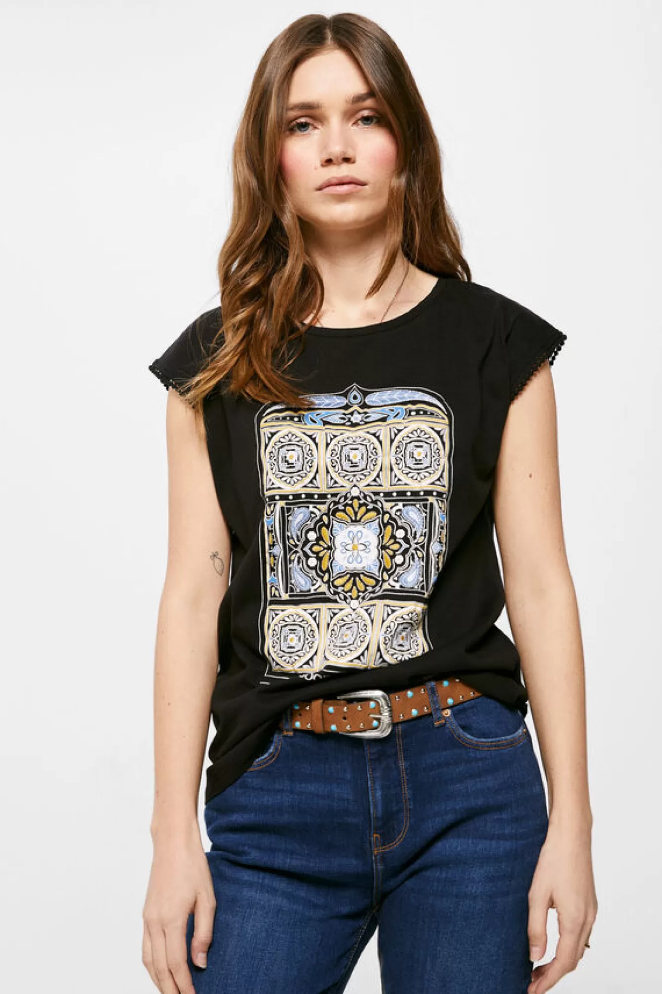 * T-Shirt Grafica Etnica