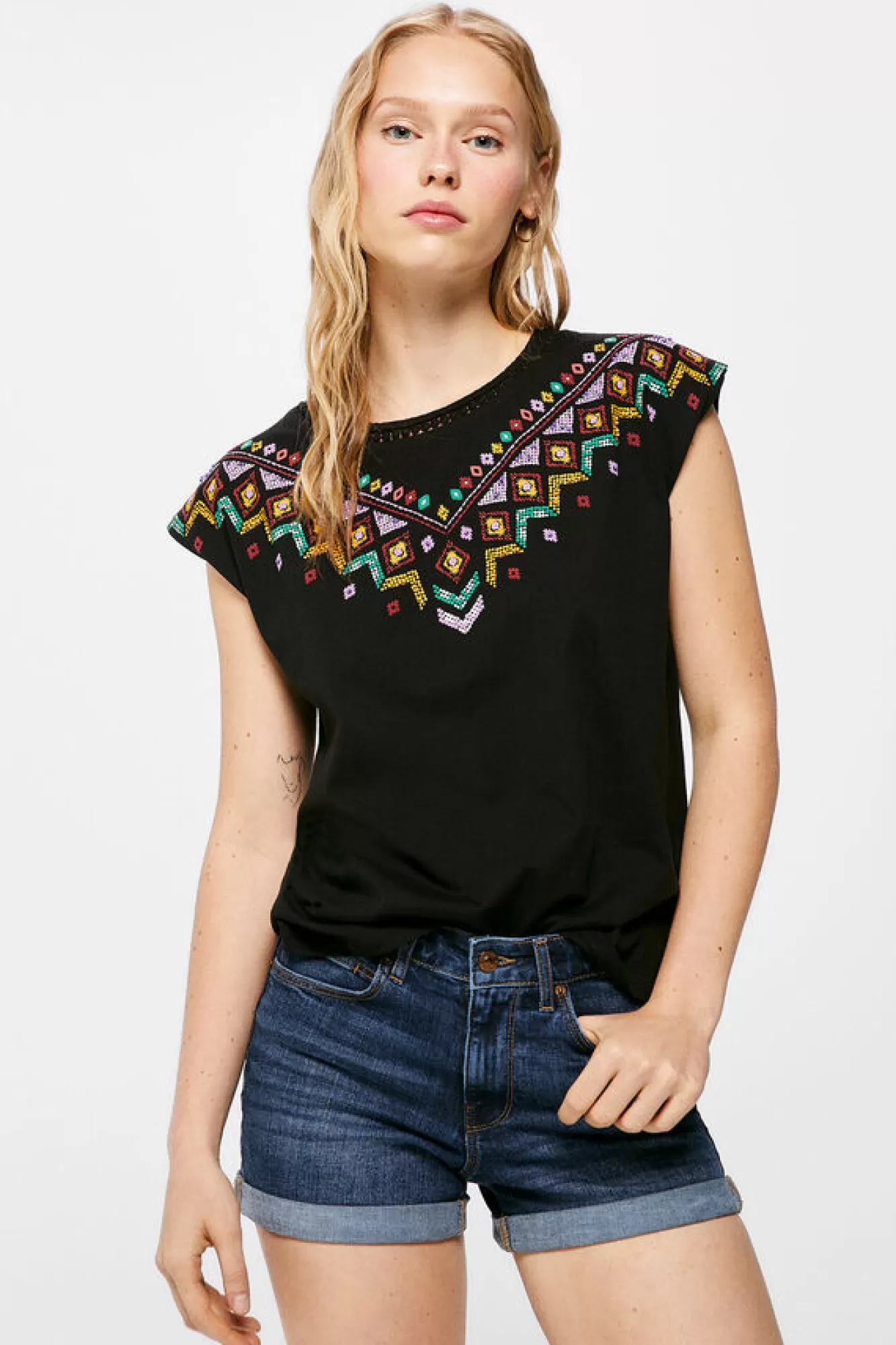 * T-Shirt Grafica Etnica Relevo