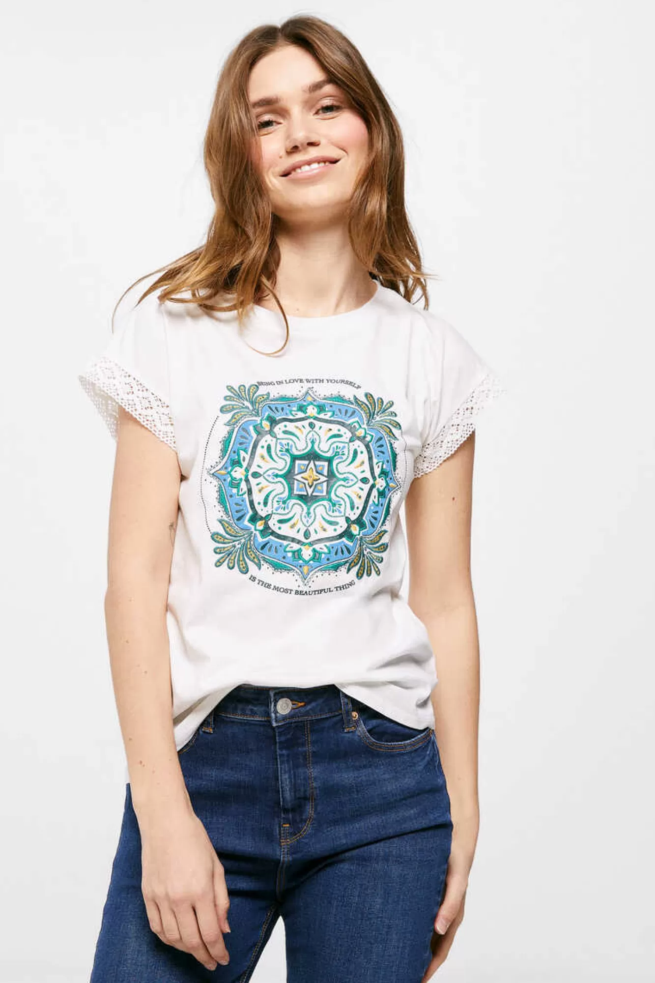 * T-Shirt Grafica Mangas Crochet