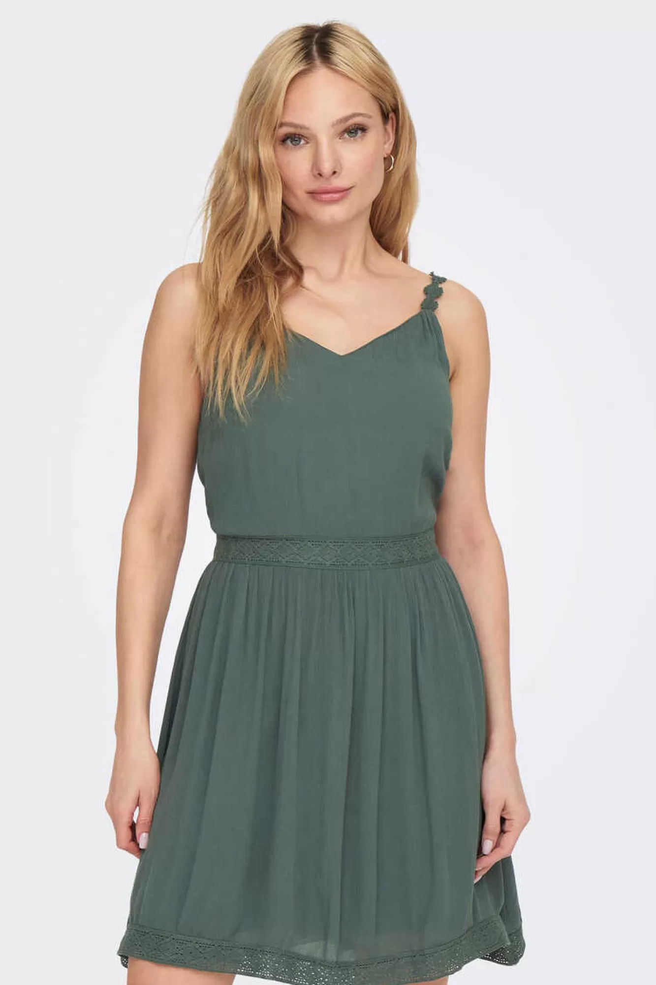 Only Vestido Curto Gola Em Bico