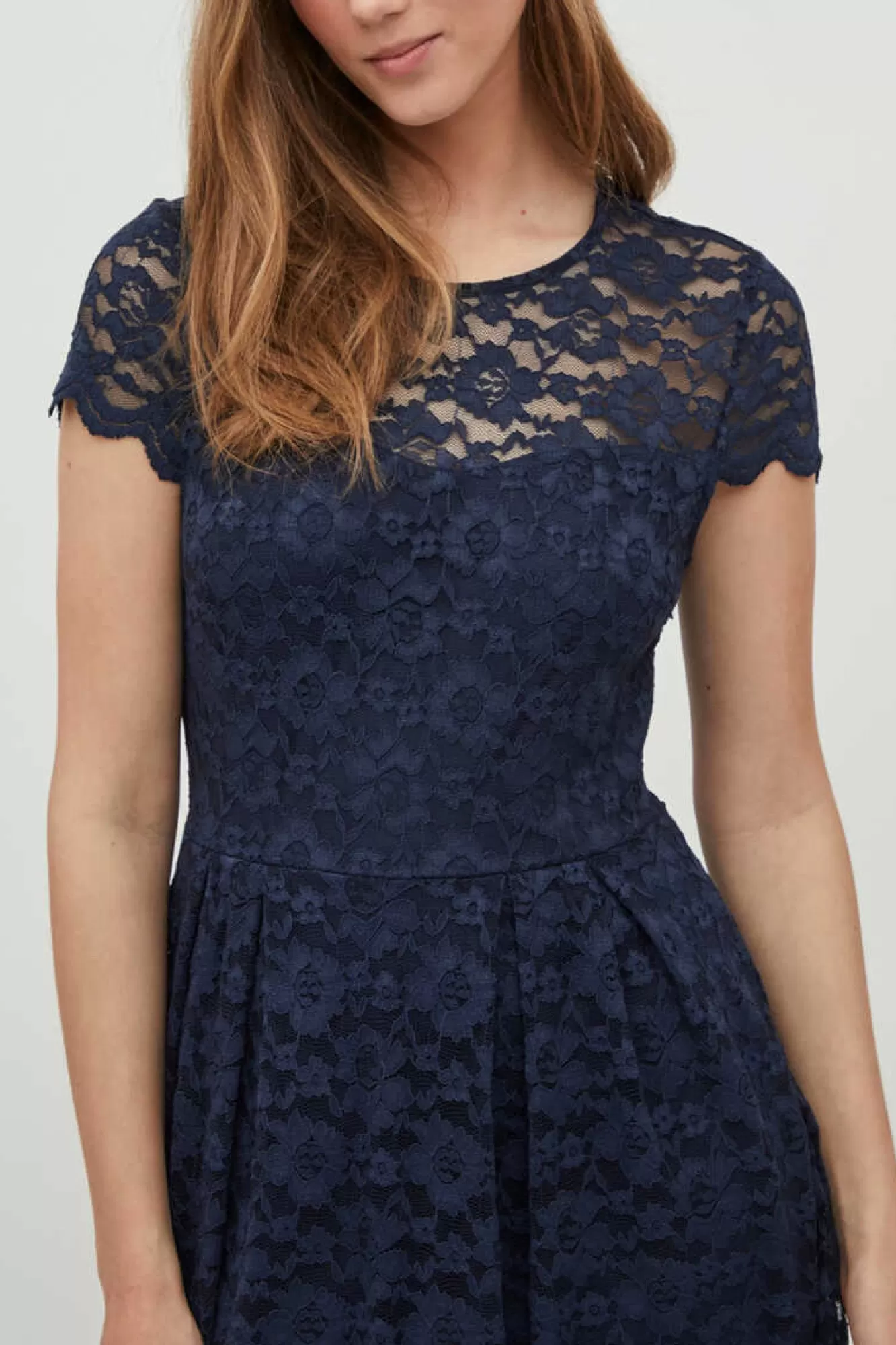 Vila Vestido De Renda Curto