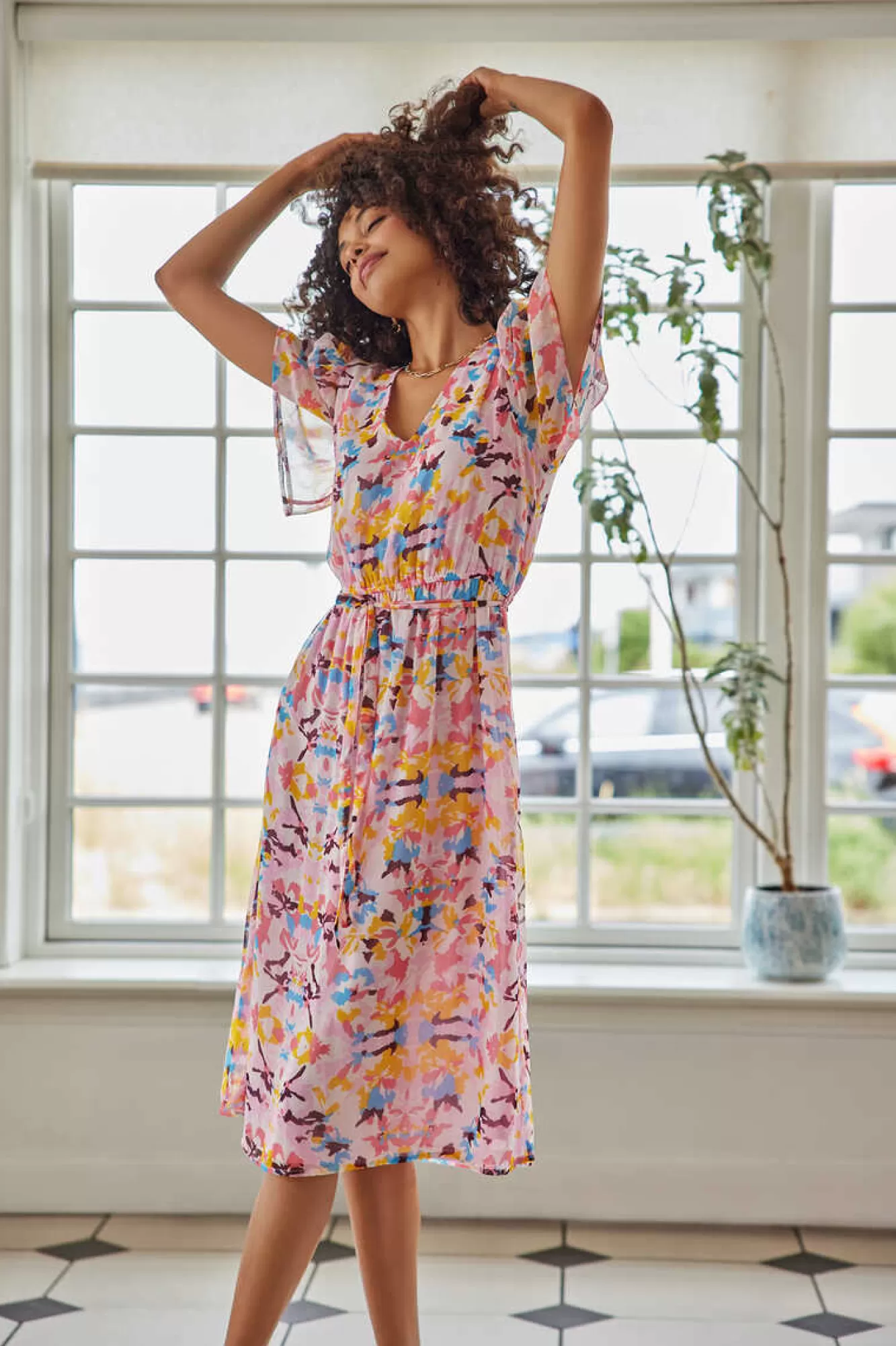 JDY Vestido Midi Manga Curta