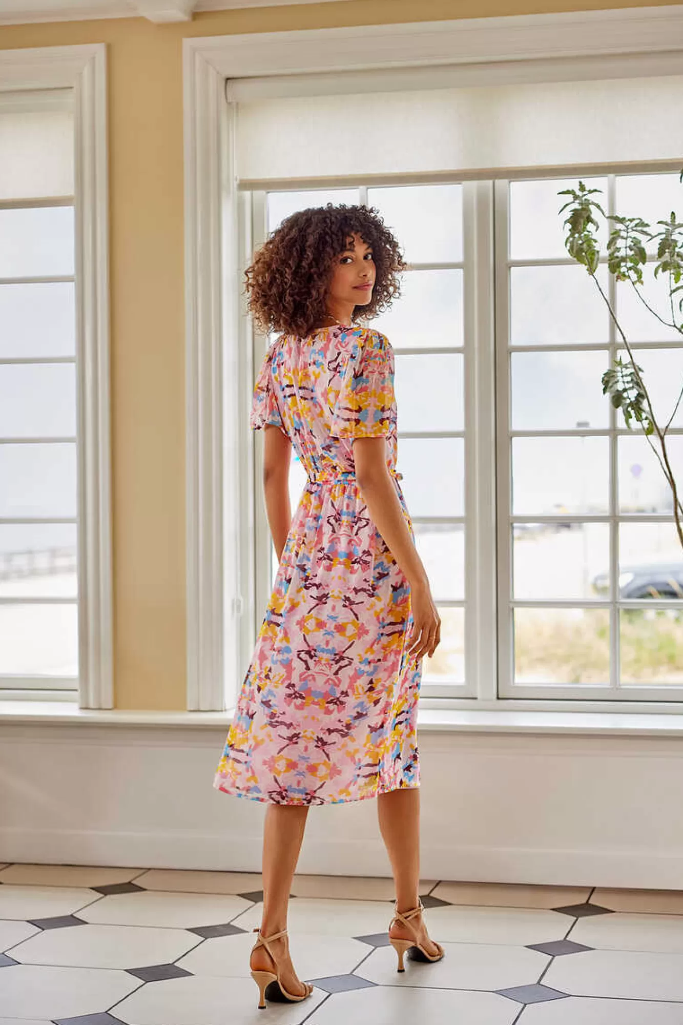 JDY Vestido Midi Manga Curta